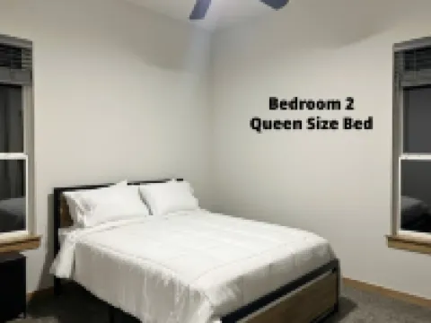 Bison Cabin with Hot Tub, Air Hockey & Pool Table, South of Norman Hotels in McClain County