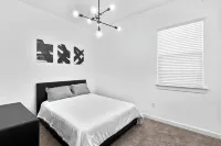 Charming 3-bedroom house in fantastic El Paso with AC, WiFi Hotels in El Paso County