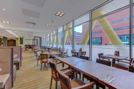 Premier Inn Cardiff Bay Отели рядом с достопримечательностью «Techniquest»