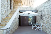 CHRISTIES LUXURY SUITES