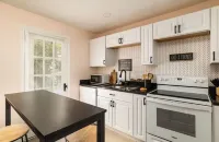 NEW Cozy Bungalow 3 bed/2 bath w/King & pet friendly - Coliseum•GAC•UNCG<5 min