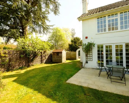 Riverwalk Apartment One Hotels in Datchet