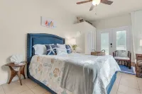Charming cottage in fabulous Pensacola just steps from the water with water view
