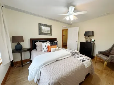 Anne’s Place river view, couples getaway, relax by the water, Historic Occoquan Mill House Museum 주변 호텔