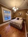 Cozy Chic of Cheboygan: Hot Tub, Tanning Bed, Massage Chair, Walk Everywhere!