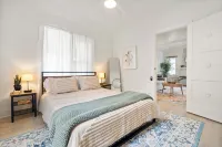 Classic Inglewood LAX Bungalow House Parking W/D