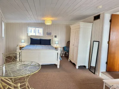 Waterfront 2-bedroom Cabin in Celina with WiFi, AC & Seasonal Fishing Dock Hotels near Celina Baptist Temple