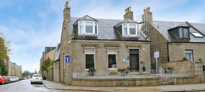 The Jays Guest House Hotels in Aberdeen