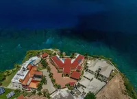Luxury Oceanfront Villa in Tower Isle Hotels in 