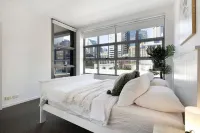 A Stylish & Bright Suite Next to Darling Harbour