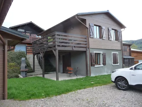 Chalet at the foot of the Alsace balloon near shops, while being quiet