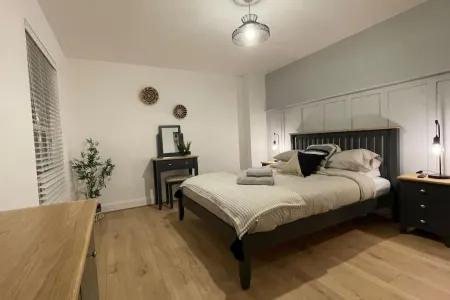 Harbourside, Luxury Two Bedroom Townhouse with Bike store – Sleeps 6