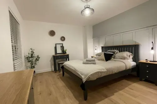 Harbourside, Luxury Two Bedroom Townhouse with Bike store – Sleeps 6