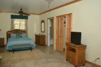 Peach Seaview Hotels in Rolleville