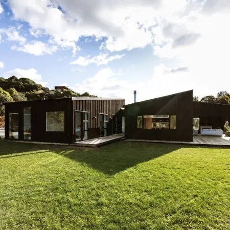 Modern Raglan Hideaway