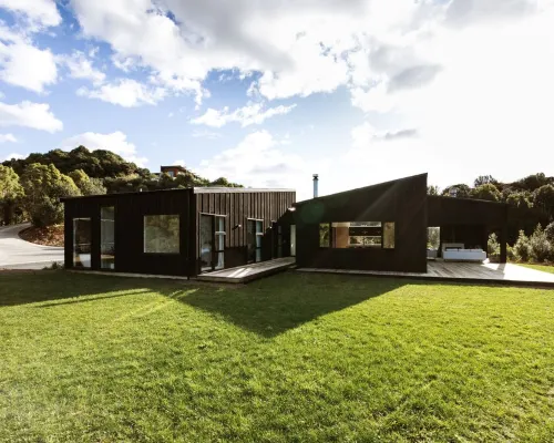 Modern Raglan Hideaway Hotels in Raglan
