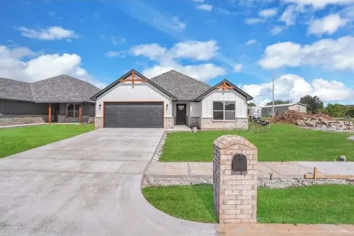 Charming 3-bedroom house with AC and WiFi in peaceful Lawton