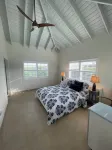 Waterfront 3-bedroom 3-Bath / AC / WiFi /BoneFish / gorgeous North Caicos TCI. Hotel dekat Parrot Cay