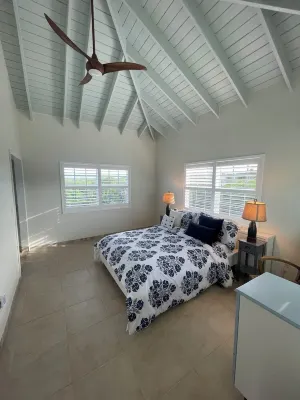 Waterfront 3-bedroom 3-Bath / AC / WiFi /BoneFish / gorgeous North Caicos TCI. Hoteles cerca de Parrot Cay