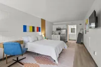Stay Downtown, Free Gated Parking, Renovated Studio! 524