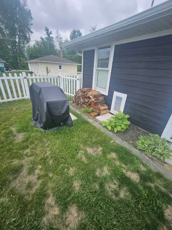 Beautiful Lakefront home, pets welcome, fully fenced, dock, kayaks, fishing!!