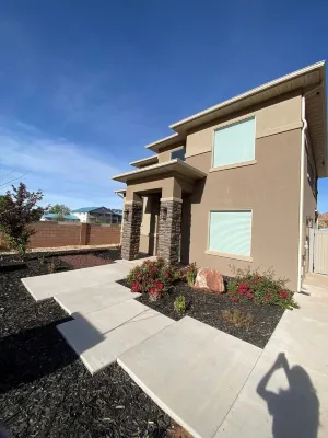 55 min to Zion’s,  35 min to Sand Hallow, 2 h to Bryce Canyon, 1 h to Kanab Hotels in Hildale