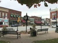 Private Downtown Apt, King Bed, Jet Bath, Fireplace, Grill, near Indiana Dunes Hotels in Chesterton