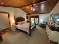 Secluded Mountain Cabin Retreat Near Franklin & Highlands Hotels near Sunrise Rock by Highlands-Cashiers Land Trust