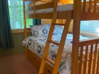Cheerful cottage with All inclusive family fun! Hotéis em Casco