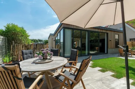 Attractive Home with Terrace Отели в г. Callantsoog