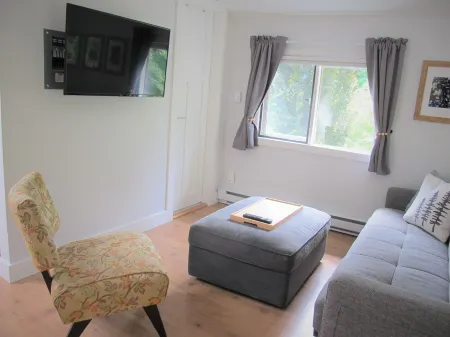 Bright Studio Loft Near Secret Beach in Gibsons