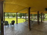 LAKEFRONT LODGE AMAZING Big Flat Lot, Beach, Boat Dock!LAKE EUFAULA AL