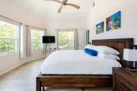 Luxury Oceanfront Villa, 2 Primary Suites + 3rd bdrm, Pool