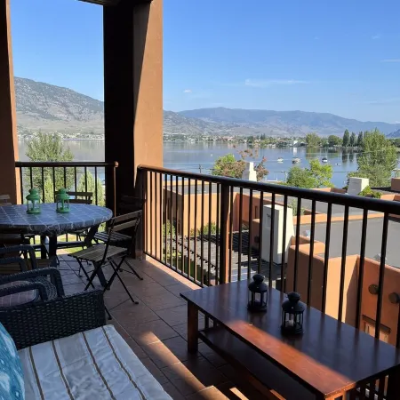 Large Lakefront 3 Bed Condo With Gorgeous Osoyoos Lake and Mountain Views