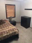 Clean and Comfy!! 2 Bedrooms!