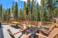 Spacious Mtn Cabin- with HOT TUB, Game room, Skiing, rafting, views and more!