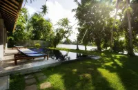 Gangananda - Stunning Lakeside Villa With Large Pool Near The Sea Các khách sạn gần Sri Pushparama Temple
