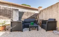 Village house, BBQ, terrace, arbor, near Avignon, St Rémy de Pce