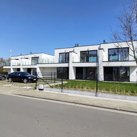 Getting a breath of fresh air by the sea between Bredene and De Haan
