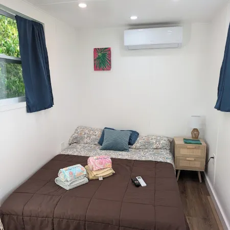 Flamingo Grove Glamping Site with AC Отели в г. Сентрал