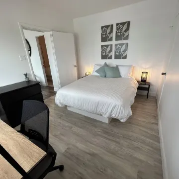 What a View!!! Chateau, Balcony incredible view of the Chateau! Free parking!