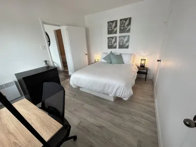 What a View!!! Chateau, Balcony incredible view of the Chateau! Free parking! Hotels near Monument Guillaume-Couture