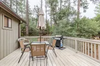 3BR+Loft, Pet-Friendly w/  Hot Tub + Arcade