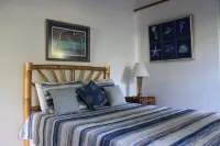 Baywatch - seaside villa, modern, spectacular location & garden, pool, cook