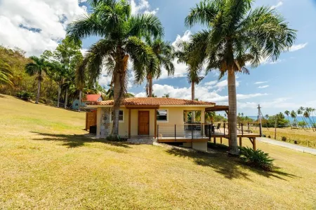 Famous Tres Palmas Casita on 413 Gorgeous Ocean Views, walk to Steps Beach Отели в г. Пунтас