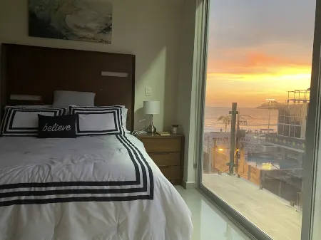 Beautiful and new apartment on the malecon Отели рядом с достопримечательностью «CENTRO DE ATENCION MULTIPLE CAM No.8»