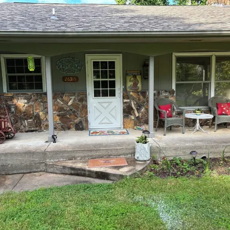 Effie's -  An inviting home with lovely views of Table Rock Lake