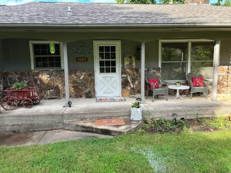 Effie's -  An inviting home with lovely views of Table Rock Lake