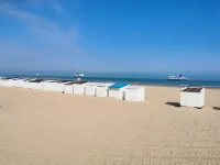 4-person apartment with private garden, 1km from the beach Hotel a Calais