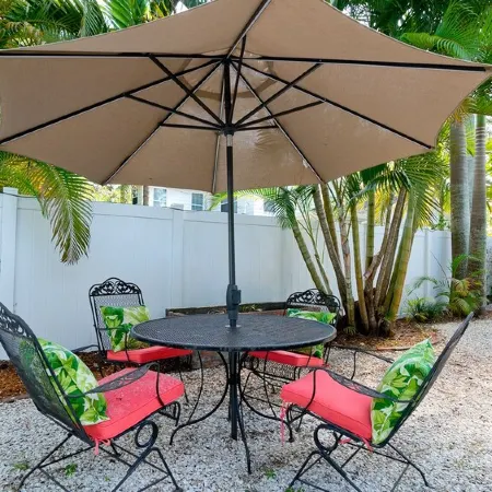Luxury along Manatee River, close to Anna Maria beaches, heated pool & spa!